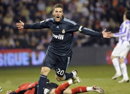 【爱游戏官方网站】利物浦青训体系遇瓶颈，内部反思年轻球员发展停滞难题