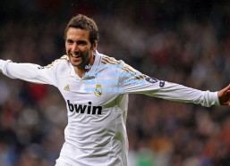 aiyouxi-逆境中的闪光，哈达威5投0中后暴扣取首分，次节苏醒引领独行侠反击