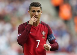 爱游戏下载爱游戏：补时冲突引爆全场！埃梅里推搡蒂莱曼斯引争议，阿斯顿维拉1-0力克费内巴切