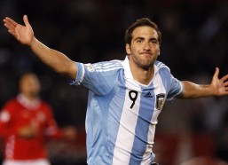 【爱游戏下载爱游戏】三天双线崩盘！伯纳乌更衣室冰封 弗洛伦蒂诺启动换帅程序