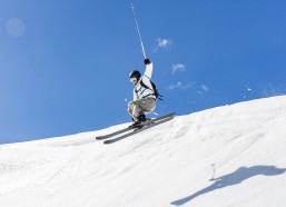 【爱游戏】火箭队官方社交媒体致敬杜兰特 海报定格32分7篮板3助攻高效之夜