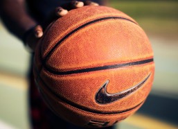 爱游戏APP：热火伤病报告，鲍威尔腹股沟拉伤归期未定，希罗赛季首秀点燃球队希望