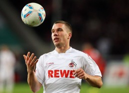 爱游戏：终结28场干旱！西汉姆联边锋萨默维尔三场三球重拾射门靴