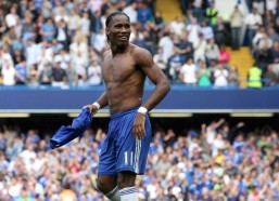 爱游戏官方网站_切尔西客场掀起进攻风暴，蓝军全力冲刺欧战资格；水晶宫主场溃败难阻强势碾压