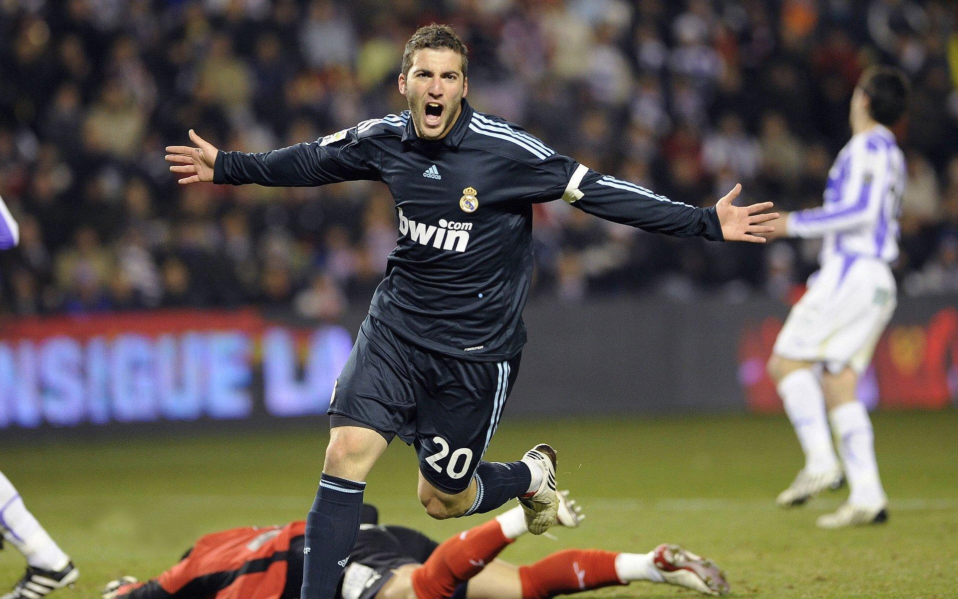 英乙球队进球海报被指神似断背山,腐味设计意外收获高赞浪潮