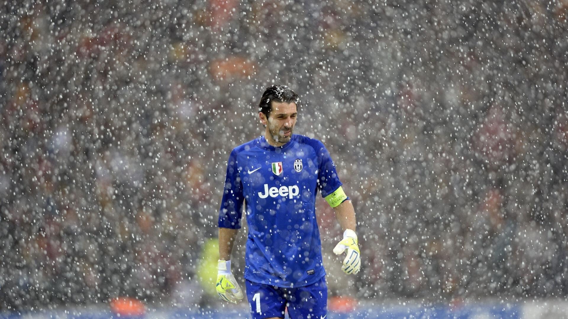 曼联收到罗马对齐尔克泽正式报价，但暂未开启内维斯转会谈判